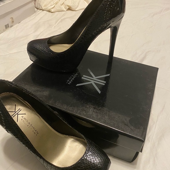 Kardashian heals size 8 - Picture 3 of 3